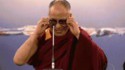 Pourquoi le Dalaï-lama se cache derrière des lunettes ?
