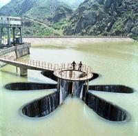 Déversoir du trop-plein du réservoir de Jermuk (Arménie) en 1984