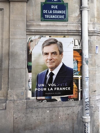 Pendant ce temps, à Paris...