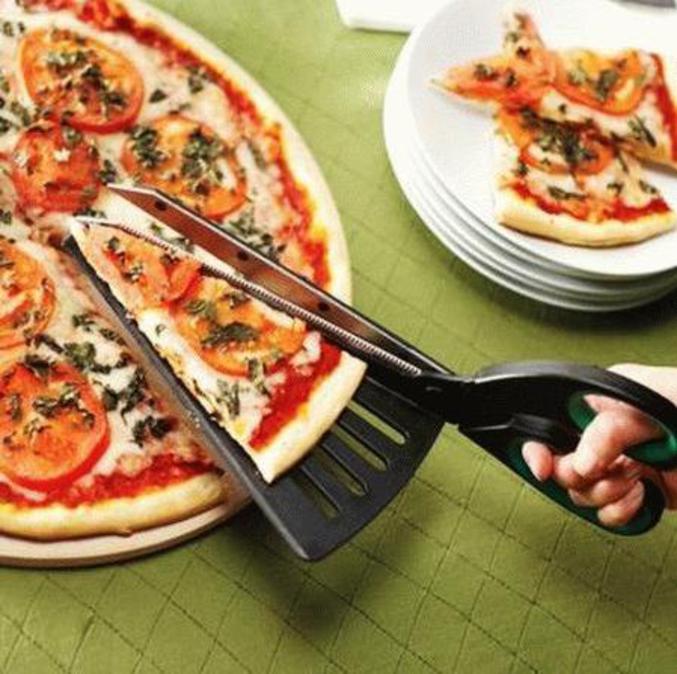 Une paire de ciseaux adaptée aux pizzas.