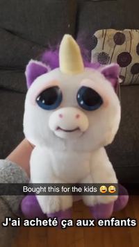 Offrir une peluche à son enfant