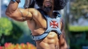 Il est vraiment afro ce cosplay de Musclor...