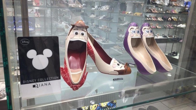 Des chaussures Toy Story.