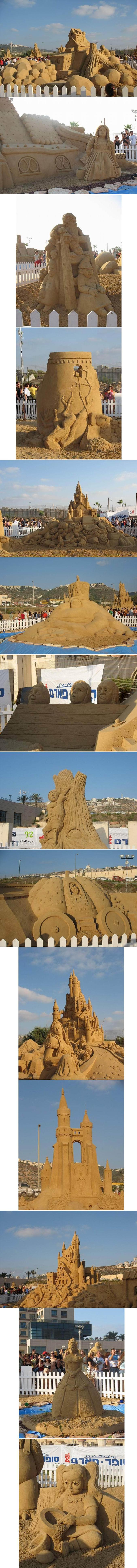 De magnifiques sculptures avec du sable.
