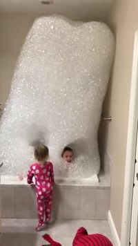 Kan papa prépare un bain moussant