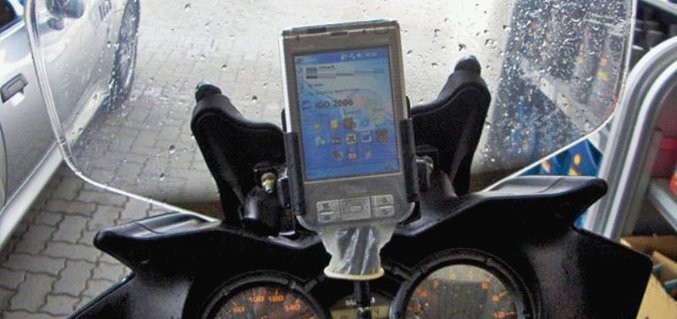 Un type à trouvé une façon de protéger son GPS de la pluie.