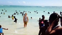 Plage noire de monde