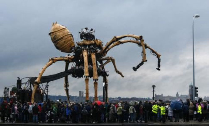 Un robot araignée géant.