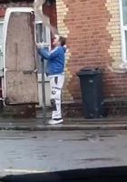 Y’a plus qu’à raboter la portière de la camionnette 