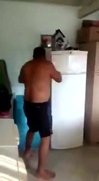 L'homme et le frigo