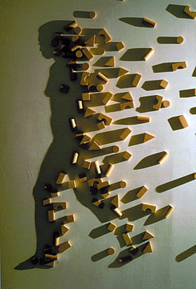 Une silhouette reproduite grâce à l'ombre de blocs.