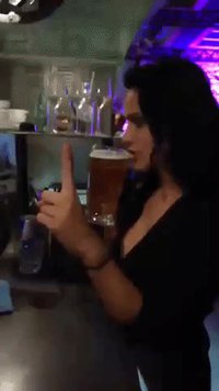 Deux secondes, je finis ma bière