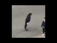 Il ne suffit pas de lui ressembler