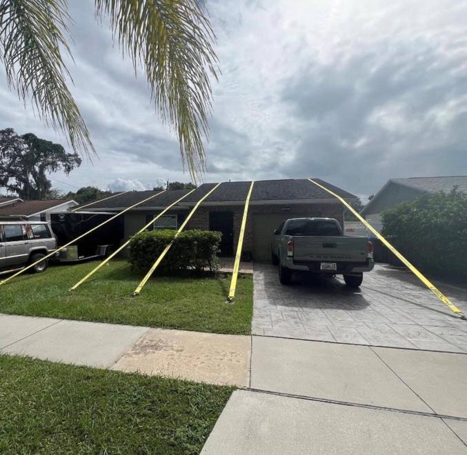 Avis de forte tempête sur la Floride. L’ouragan de catégorie 5 Milton doit s’abattre sur la péninsule américaine dans la nuit du mercredi 9 au jeudi 10 octobre, avec des vents pouvant aller jusqu’à 270 km/h.

l’ouragan s’est intensifié « à un rythme effréné », l’un des « plus rapides jamais observés dans le bassin atlantique » selon l’expert météorologique Michael Lowry, cité par l’Agence France-Presse (AFP). En seulement 20 heures, Milton passe ainsi de la catégorie 1 à la catégorie 5, la plus élevée sur l’échelle Saffir-Simpson.
