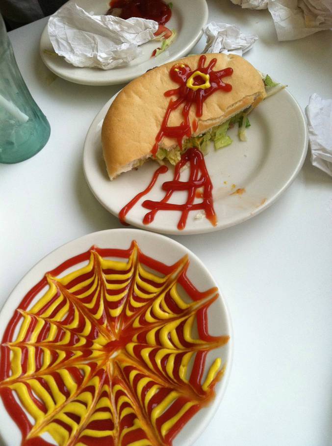 Un dessin en ketchup et moutarde.