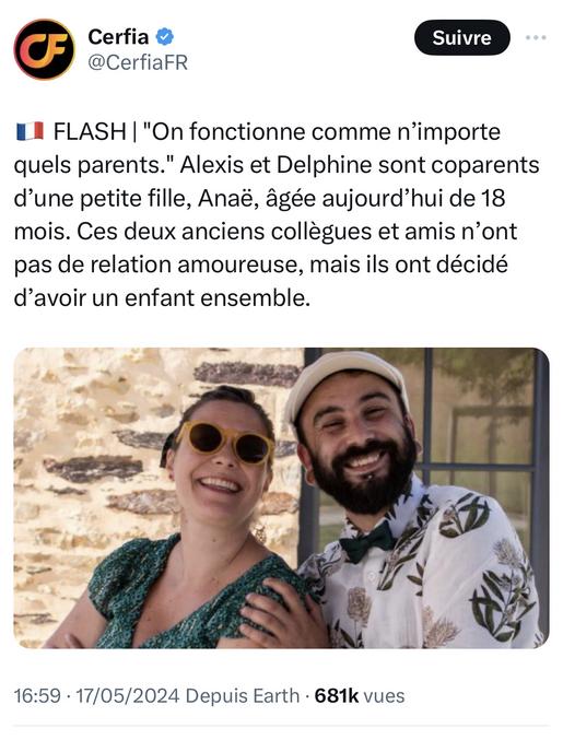 Lui est homo et elle est hetero . 

« On a fait un enfant entre amis et ce n’était pas un choix par dépit »

Alexis et Delphine n’ont jamais été un couple, mais faire un enfant ensemble était une évidence. Témoignage de Delphine, qui raconte pourquoi (et comment) ils ont choisi de fonder une famille en coparentalité, entre amis.

« Notre famille n’est pas un choix par dépit » raconte Delphine, en co-parentalité avec son ami Alexis

TÉMOIGNAGE - En 2020, j’avais 38 ans, un profond désir de parentalité, et beaucoup de questionnements. Je me disais souvent « si je n’ai pas de partenaire maintenant, ça va être difficile d’avoir un enfant ». C’est à ce moment que j’ai rencontré Alexis, dans le cadre du travail.

Lui aussi se sentait prêt à être père, et au gré de nos échanges, une amitié profonde s’est créée entre nous. Quelques mois plus tard, nous avons décidé de faire un enfant ensemble, en coparentalité : nous n’avons jamais été - et ne serons jamais - un couple amoureux, mais cela ne nous empêche pas d’être une famille.

Collègues, amis, puis coparents

Tout a commencé en tant que collègues. Il y avait une telle impression de facilité et de fluidité dans nos échanges, des points communs dans notre manière de voir le monde que petit à petit, nous sommes devenus amis. Durant des temps plus informels, nous avons échangé sur nos projets, nos déboires amoureux… Et leur influence sur notre désir de parentalité.

L’idée d’« horloge biologique » me trottait en tête et, malgré mon désir de maternité, j’étais presque en train de faire le deuil de la possibilité d’avoir des enfants. Alexis, quant à lui, se sentait prêt à être père et me parlait souvent des freins auquel il faisait face : accéder à la parentalité, en tant qu’homme gay et célibataire, ce sont d’autres types de portes fermées. Une coûteuse GPA à l’étranger ? L’attente d’une rencontre, sans connaître les projets de son partenaire potentiel ? L’adoption - mais est-il vraiment possible d’adopter quand on est un homme seul et homosexuel en France ?

« Si tu cherches quelqu’un avec qui faire un enfant, je suis là ! »

Par hasard, en riant, je lui ai dit « si tu cherches quelqu’un avec qui faire un enfant, je suis là ! ». Il m’a répondu merci par courtoisie, me pensant un peu folle de lui proposer ça alors que nous nous connaissions si peu. Les mois sont passés, et notre amitié s’est renforcée. Dans le même temps, avec une amie commune, nous avons créé une nouvelle habitude : celle de vivre ensemble les expériences que nous avions toujours attendu d’être en couple pour faire. Les week-ends ou les voyages, tester certains restaurants… Mais à ce stade, nous étions encore très loin de penser aux enfants.

Jusqu’à un soir où, en festival, Alexis s’est tourné vers moi et m’a dit : « Tu as raison, on va finir par faire un enfant ensemble. » Son annonce m’a choquée et je crois même que j’en ai pleuré.

Le point de départ de notre coparentalité

On a bu un verre, et on en a parlé un peu. Dans les jours qui ont suivi, je suis restée sur la réserve : j’étais habituée aux déclarations à la volée auxquelles les gens ne donnent pas de suite. Pour un choix aussi important, je voulais le laisser prendre son temps ! Finalement, deux semaines plus tard, Alexis m’a relancée. « Ce que je t’ai dit au festival, ce serait bien qu’on en reparle. »


Autour d’un verre, nous avons parlé de notre vision de la coparentalité, des valeurs que nous avions envie de transmettre. Et naturellement, tout se correspondait. Nos attachements à nos familles se ressemblaient, notre envie d’éduquer notre enfant dans la tolérance et de lui inculquer l’amour de la musique aussi. Dans la pratique, c’était pareil : nous n’envisagions pas de vivre dans deux endroits différents avec une garde alternée, nous voulions une vie semi-commune et faciliter au maximum les choses pour le bébé.

Nous imaginions une maison qu’on pourrait diviser en deux, avec la chambre de notre enfant au milieu et un espace indépendant chacun, de chaque côté. Comme à notre habitude, la conversation était fluide et c’est fou, mais pour l’un comme pour l’autre, faire ce projet ensemble était une évidence. Nous avons passé la nuit à en parler, et c’était un très beau moment. Nous avons décidé de commencer les essais quelques semaines plus tard, après les fêtes.

« Il y a des gens qui se marient avec moins de certitudes que nous »

Pour tester notre faculté à cohabiter, Alexis est venu vivre dans mon appartement, puis nous avons commencé les essais, par insémination artisanale. Une pipette, un petit pot, et c’est parti ! La gêne palpable à ce moment-là s’est vite transformée en rires.

Je suis tombée enceinte du deuxième coup. Bien sûr, nous avons eu quelques inquiétudes les premiers mois : la peur d’une fausse couche, ou d’un problème de santé éventuel chez notre enfant, par exemple. Mais nous n’avons jamais manqué de confiance l’un envers l’autre. J’étais certaine de ne pas vouloir d’autre père qu’Alexis pour cet enfant, et il ne voulait pas d’autre mère. Il y a des gens qui se marient avec moins de certitudes que nous.

La naissance de notre fille, Anaë

Quelques mois avant la naissance de notre fille, nous avons déménagé dans une maison, en colocation. Ce n’est pas exactement celle que nous imaginions, mais elle est suffisamment grande pour accueillir toute notre famille sans se marcher dessus. À l’étage, il y a d’un côté l’espace papa, de l’autre, l’espace maman, et la chambre d’Anaë au milieu. Côté finances, nous avons créé un compte commun pour partager nos charges, et quand nous faisons des gros achats, nous partageons les frais.

Alexis a été présent à chaque étape de la grossesse, des rendez-vous médicaux aux séances de préparation à l’accouchement. C’est lui qui a tout géré, en retenant les moindres détails, pendant que je me laissais porter. L’accouchement a été un très beau moment.

Quand nous sommes rentrés chez nous avec Anaë, les choses ont été une fois de plus très fluides. Nous avons dormi tous les trois les deux premières semaines, en alternant pour les biberons la nuit, puis Alexis a eu envie de retrouver son espace. Nous nous sommes adaptés un peu : pour qu’il prenne ses tours de biberon la nuit, l’appeler par téléphone ne suffisait pas à le réveiller, donc nous sommes passés aux talkies-walkies !

« Notre famille n’a rien d’un choix par dépit »

Aujourd’hui, notre fille va sur ses six mois et au fil de l’eau, nous nous sommes adaptés, toujours avec cette facilité qui est notre marque de fabrique. On fait du cododo au feeling, en fonction des horaires de chacun. Parfois, elle dort avec moi, parfois avec Alexis selon qui doit l’emmener chez la nounou, ou qui se lève le plus tôt.

Notre histoire, c’est avant tout l’histoire d’une rencontre, celle qui nous a permis de se trouver en tant qu’amis, puis en tant que parents. Elle ne rentre peut-être pas dans le schéma classique des relations amoureuses qui mènent à la parentalité, mais au final, pourquoi est-ce que ce serait indispensable ? Notre famille n’a rien d’un choix par dépit. Il y a beaucoup d’amour entre nous, et pour notre fille. Nous sommes très fiers de notre chemin vers la parentalité, et nous sommes fiers des parents que nous sommes devenus ensemble : pour nous, cette vie de coparents, ça coulait de source, et c’est encore le cas.

Ce témoignage a été recueilli et édité par Aïda Djoupa. Vous avez une histoire à partager sur la parentalité et la vie de famille ? Le HuffPost est toujours à l’écoute de ses lecteurs et lectrices. 
