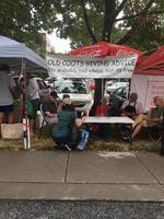 Vieux fous donnant des conseils