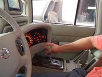 4x4 avec le volant à l'arrière