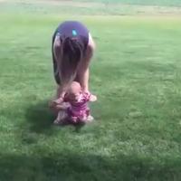 Les bébés et l’herbe 