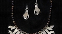 Collier et pendentifs bizarres