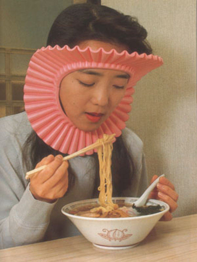 Une nouvelle invention asiatique pour ne pas mettre de cheveux dans ses pâtes