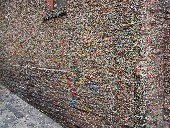 Déposez vos chewing-gums sur un mur à Seattle.