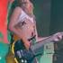 La bassiste peaufine le concept 