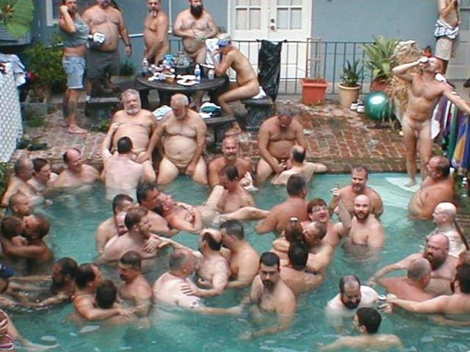 Un piscine d'homos
