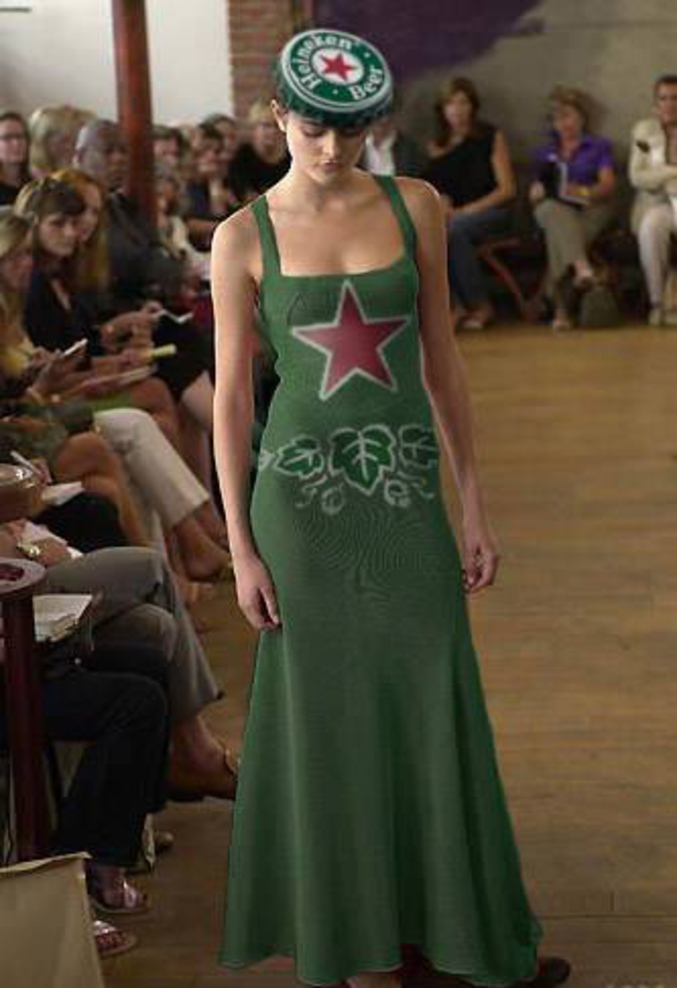 Un défilé en robe Heineken