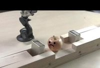 Une pomme vs 2 super aimants