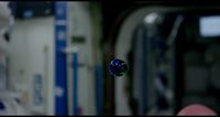 De l'eau colorée dans l'espace