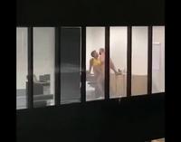 Rester tard pour finir un dossier 