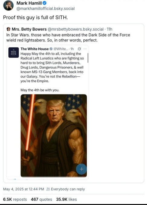 Le stagiaire de la maison blanche ne va pas avoir que des tâches blanches sur le col de la chemise....


La maison blanche post hier un Donald avec un sabre rouge, couleur du sabre  des Siths,.. Luke en profite pour démolir le post..
