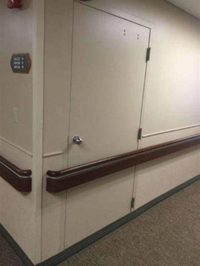 Iznogoud le disait encore hier à Régis: "Qu'importe la porte !"