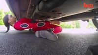 Limbo sous une voiture