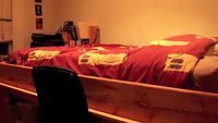 Poste de combat sous le lit