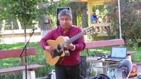 Belle performance à la guitare dans une rue au Chili