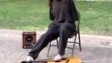 Guitariste manchot de rue