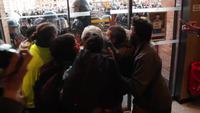 Intervention musclée des CRS dans un McDonald à Toulouse