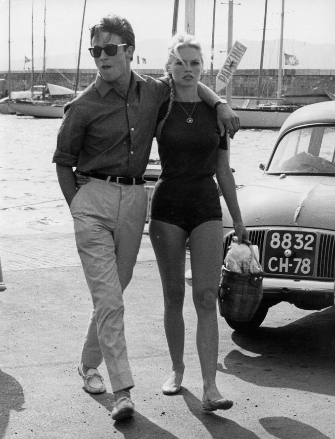 Alain Delon et Brigitte Bardot,  Saint-Tropez, 1968. 
Comment ils faisaient sans smartphone ?