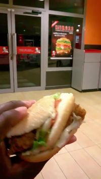 Un Antillais critique le Big Boss de KFC