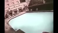 Une piscine pendant le séisme au Nepal