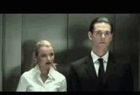Coincé dans un ascenseur