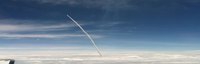 Une roquette filmée depuis un avion de ligne