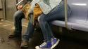 Câlin dans le métro