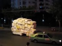 Transport de cartons en tricycle