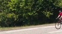 John Kerry  fait une balade en vélo en Haute-Savoie 