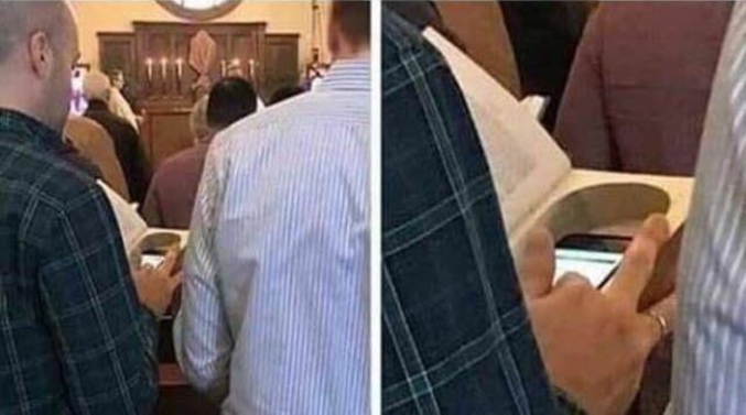 Pour les offices religieux, le gars a évidé son livre de prières et s'occupe de son smartphone...