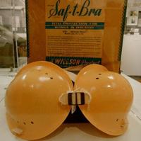 Soutien-gorge de sécurité pour les américaines travaillant en usine pendant WW2