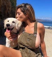 une fille qui a du chien...